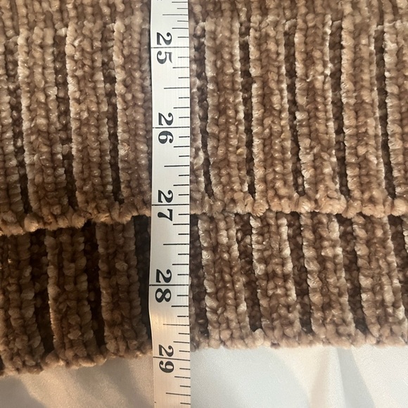 Pink Lily Boutique Oversized Chenille Golden Brown Sweater Size Small - Picture 8 of 9